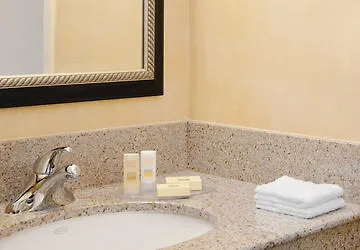 Отель Courtyard St. Louis Westport Plaza Мэриленд-Хайтс