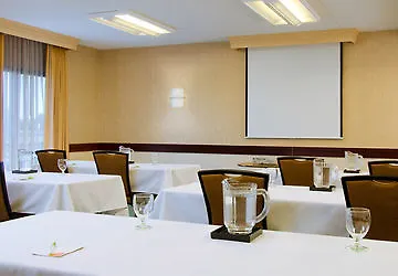 Отель Courtyard St. Louis Westport Plaza Мэриленд-Хайтс